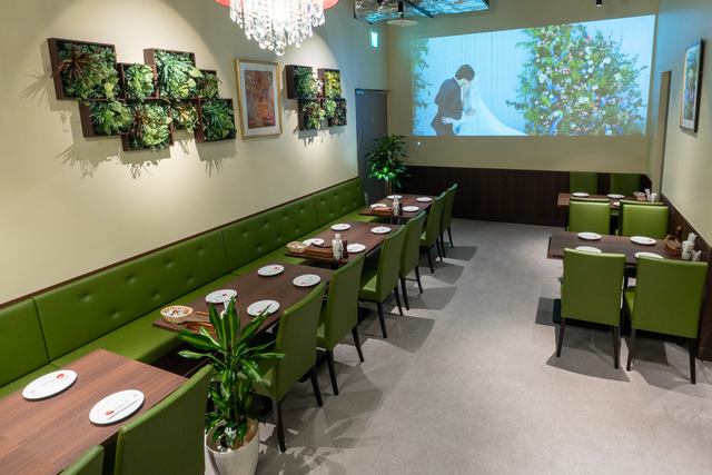 クラフトビアガーデン BistroアジアンSAPANAの会場内イメージ2枚目-着席でも立食でもOK！緑のあるスペース！