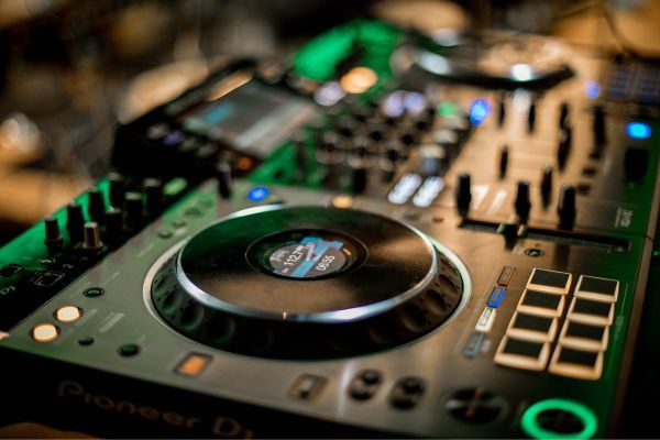 INDUSTRIAL LOUNGE 205の拘りの音響機材