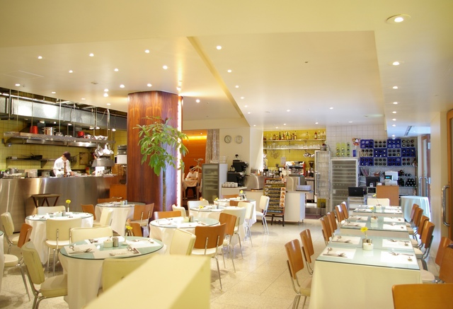 ｕｎ ｃａｆｅの会場メイン画像-都会の喧噪の中にひっそり佇むオアシスで、笑顔溢れる2次会を