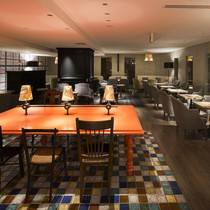 TABLES CAFÉ～タブレス カフェ～心斎橋のお得な衣装販売
