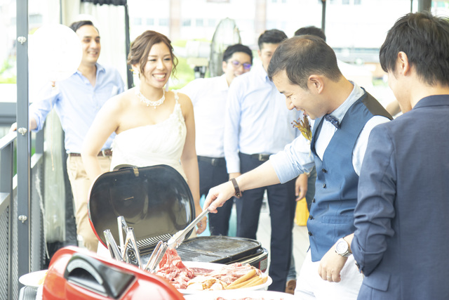 ナチュラルガーデンウェディング 青いナポリ IN THE PARKの料理・施設等のイメージ画像6-青空の下でお洒落なBBQパーティー