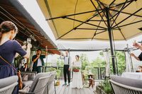 ナチュラルガーデンウェディング 青いナポリ IN THE PARKの施設・サービスのメイン画像-開放的なテラスの使い方はおふたり次第☆