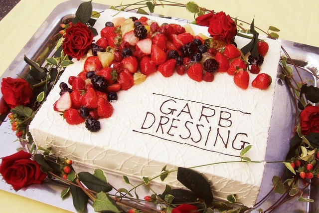 ガーブ ドレッシング【GARB DRESSING】の料理・施設等のイメージ画像2-フルーツたっぷりのウェディングケーキ♪