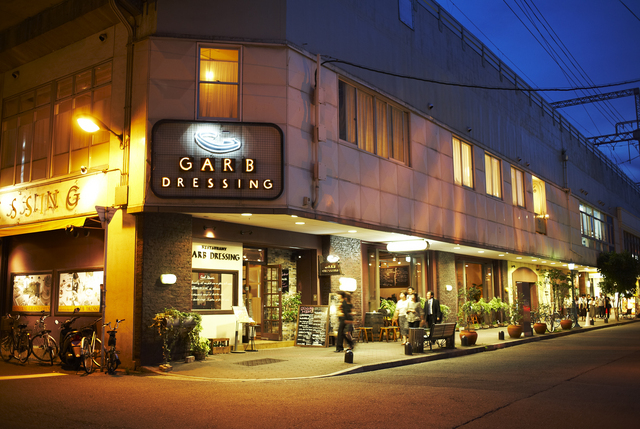 パリの街角にあるようなレストラン GARB　DRESSINGGARB DRESSING愛されて18年！全300席を誇る京橋最大のブラッスリー「GARB　DRESSING」