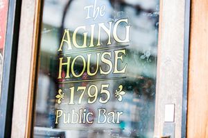 THE AGINGHOUSE 1795～エイジングハウス～堂島店のお得な衣装販売