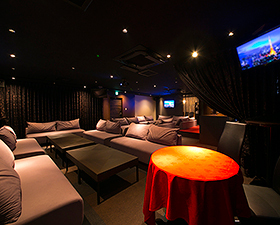 CARAT by【カラット バイ】のフロア1のメイン画像-人数に合わせてレイアウトの変更もご相談可能!