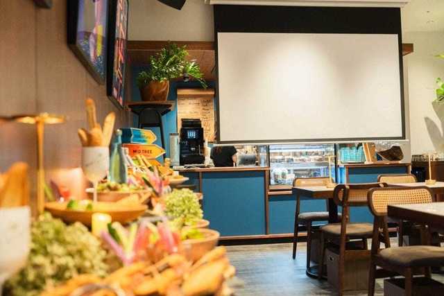 Restaurant ＆ Dining MID TREE 代官山の会場内イメージ2枚目-大型プロジェクター・スクリーン完備