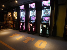 DARTS CAFE TiTO 筑紫口店の会場の様子