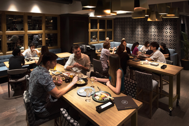 ESTINATE LOUNGE 那覇の会場内イメージ1枚目