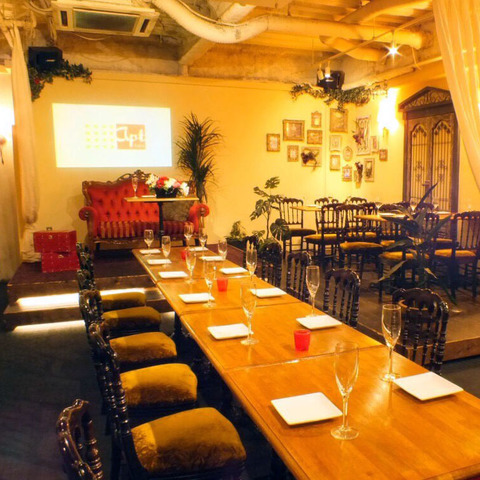 Apt Cafeの会場メイン画像-8名様～70名様　人数様に合わせて貸切スペースご用意♪