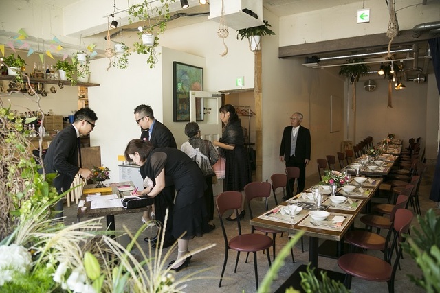 つばめ cafeの会場メイン画像-最大着席80名対応！明るく広い店内！