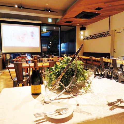 THANKSGIVING DAYの会場内イメージ10枚目-プロジェクター