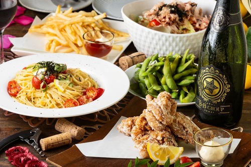 【Dining Bar Boooo】福岡天神 結婚式2次会の【Bar貸切で忘年会ビュッフェ！】ボリューム満点のビュッフェ付き飲み放題！ダーツカラオケ無料！-店内写真