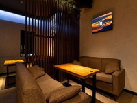 【AMUSEMENT BAR BRAVO】小倉魚町 結婚式二次会のフロア1の詳細画像2-ゲスト同士の距離が近く、自然と会話が広がる