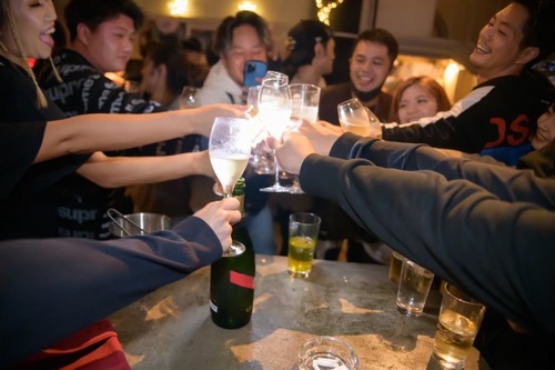 ボイジャースタンドオキナワのプレミアムウエディング／貸切二次会プラン 3Hフリードリンク＋8品