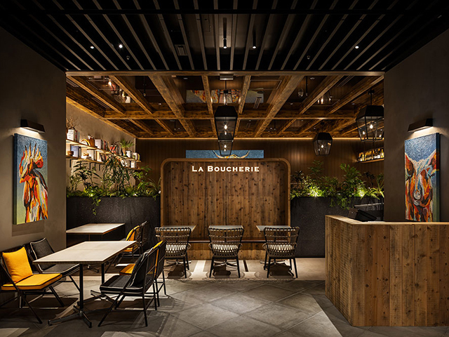 BISTRO & CAFE LOUNGE  ラ・ブーシェリーの会場内イメージ2枚目-スタイリッシュで開放感あるエントランス
