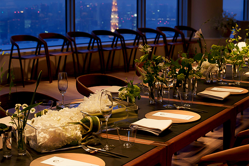 THE MOON Restaurant （ザムーンレストラン）の【半貸切り】着席コース