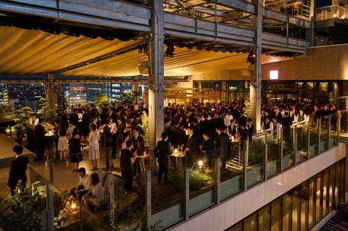 CE LA VI TOKYO【セラヴィ東京】の【7,000円】豪華ブッフェプラン！屋根付きテラスのオープン空間