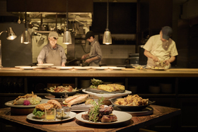 セダー ザ チョップ ハウスアンドバー【CEDAR THE CHOP HOUSE&BAR】の会場を詳しく紹介-オープンキッチンから出来立てのお料理をご用意