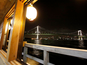 屋形船 竹内のフロア1のメイン画像-お台場の町並みを眺めながら東京湾でゆったりとしたひととき