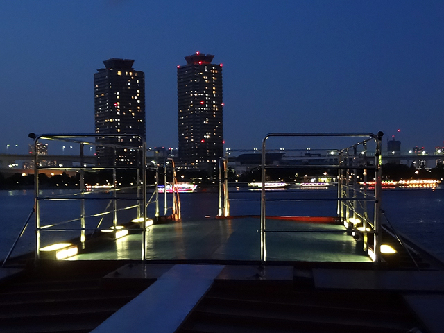 展望デッキ水上からパノラマで東京の夜景を
