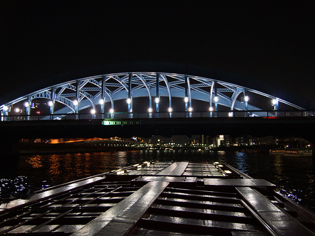 永代橋隅田川にかかる永代橋も夜はライトアップされます