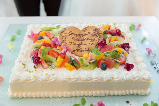 オリーヴァ専属パティシエが作るウェディングケーキ♪お二人の雰囲気や季節に合わせ、毎回違う表情を演出！