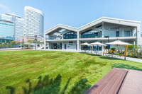 BESIDE SEASIDEのフロア1の詳細画像2-店舗前芝生エリア