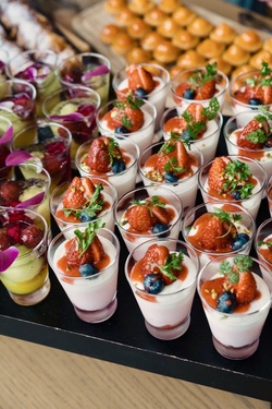 UNION HARBORの【学生割懇親会プラン４９８０円】全３時間半　料理13 品＋ドリンク４０種飲み放題♪12月～3月