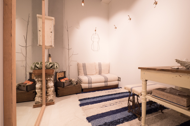 UNION HARBORの会場内イメージ8枚目-ゲストをお迎えするアンティーク達♪