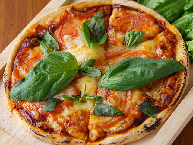 手作りピザ手作りピザ表面はサックリ、中はモチモチの手作りピザ！