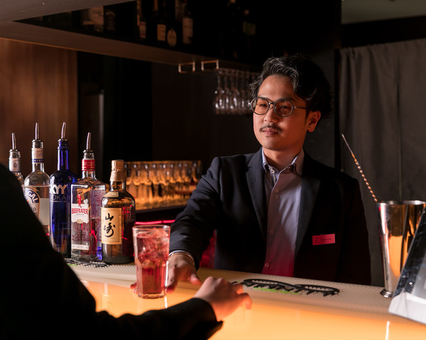 LAUREL TOKYO【ローレルトウキョウ】渋谷の会場内イメージ7枚目-バーカウンターからドリンクをご提供