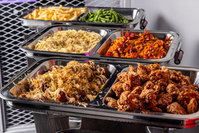 Darts Cafe GROVE 関内店の開放的なスペースのメイン画像