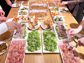 カステリーナ 横浜の会場の特徴-素材を生かしたお料理をビュッフェ形式でお楽しみいただけます
