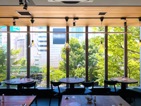 Castellinaのフロア1の詳細画像1-大きな窓から自然の光が差し込むナチュラル空間。