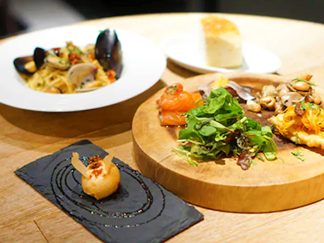 Castellinaの料理・施設等のイメージ画像2-彩り豊かなパーティー料理をビュッフェ形式でご用意いたします