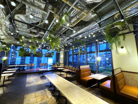 Cassolo【カッソーロ】の施設・サービスのメイン画像-*+: 明るく広々、見通しの良いパーティースペース :+*