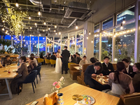 tomt cafe bistro barのフロア1の詳細画像1-みなとみらい駅徒歩3分！天井高で明るく心地よい空間