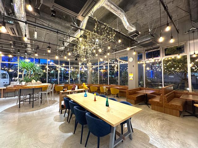 tomt cafe bistro barの会場内イメージ2枚目-みなとみらい駅徒歩3分の立地