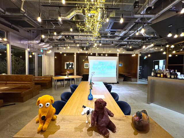 tomt cafe bistro barの会場内イメージ3枚目-遮るものがなくどの方向からも見通しの良い空間