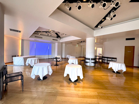 ラ コレッツィオーネ～Blanc Noir～の会場特徴／同窓会-立食レイアウトの場合は、最大150名様までご利用いただけます