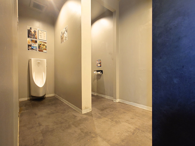 アーキテクチャcafe＆bar棲家 新宿の料理・施設等のイメージ画像1-男子トイレ