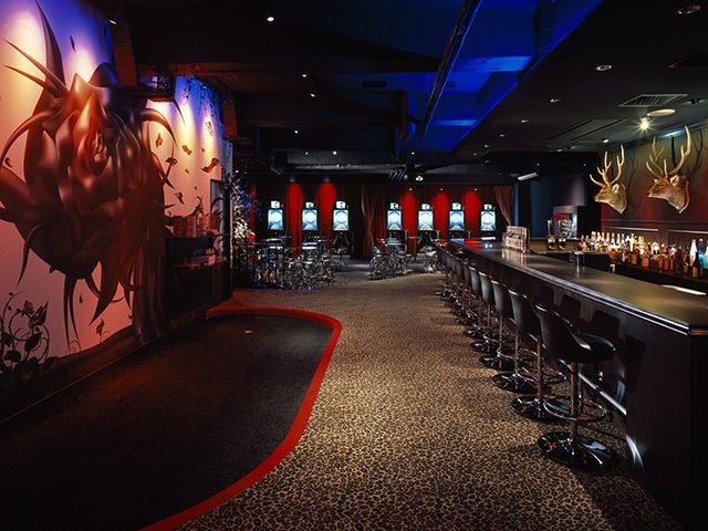 ダイニングダーツバーBee 池袋店の会場内イメージ1枚目