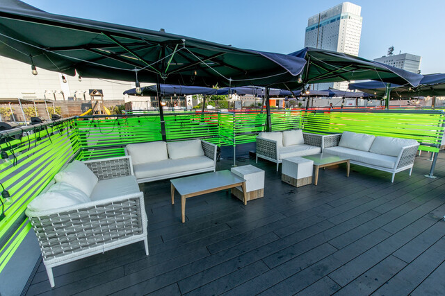 絶景屋上BBQビアガーデン BACK YARD 横浜ワールドポーターズ店の会場内イメージ6枚目