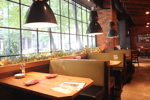 Dining＆Bar LAVAROCK 神谷町の人気の理由-開放的な明るい空間が◎