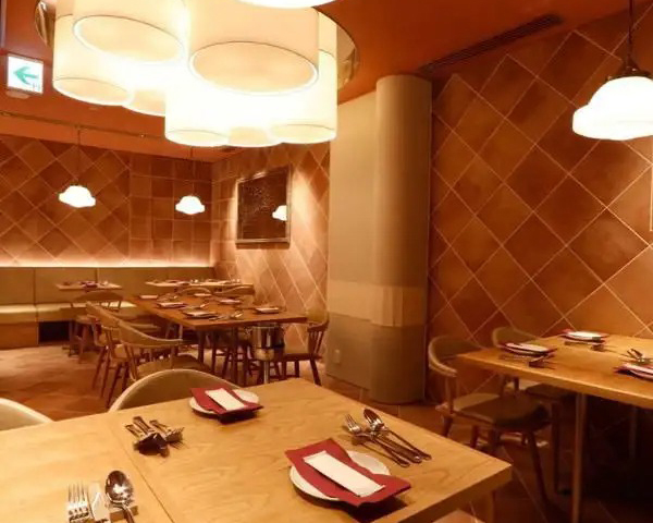 リザラン GREENSPRINGS 立川店の会場内イメージ1枚目