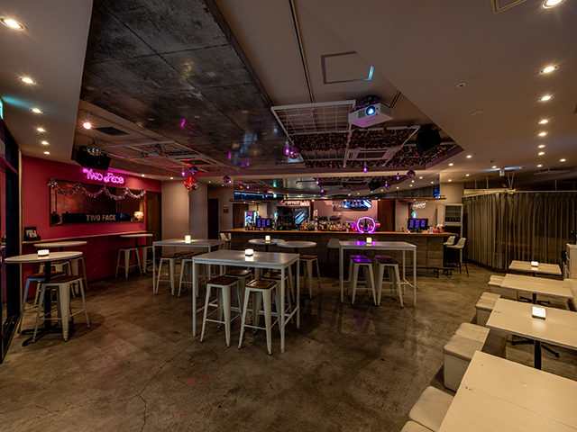 TWO FACEの会場内イメージ1枚目