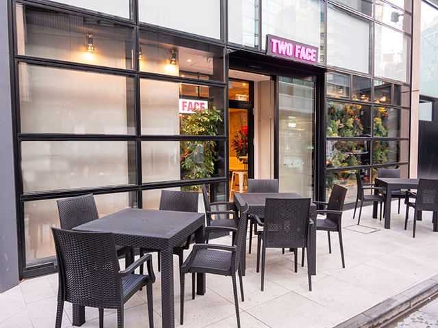 TWO FACEの会場内イメージ10枚目