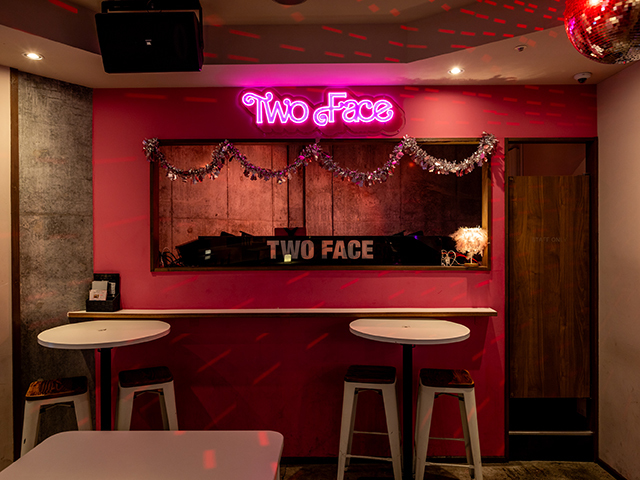 TWO FACEの会場内イメージ5枚目