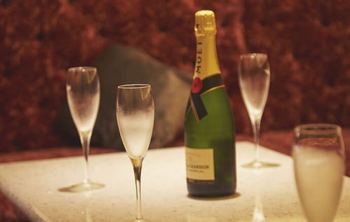RAISE MEGURO‐レイズ目黒‐の【プレミアム貸切】モエで乾杯！3.5H飲み放題＆豪華特製ブッフェ料理 12品付8500円⇒8000円